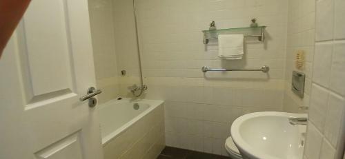 Spacious 2BR Apartment Only 15 Minutes to City, Dublin (fotografie 8)
