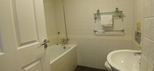 Spacious 2BR Apartment Only 15 Minutes to City, Dublin (fotografie 9)