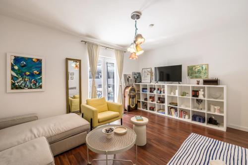 Dalmatian 230m2 with pool and garden near the old town for families, Split (photo 9)
