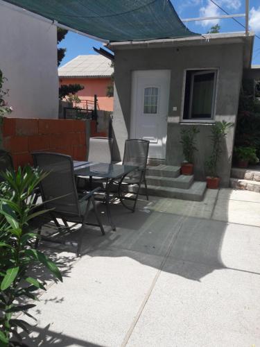  Apartments Mara Bela in Karlobag