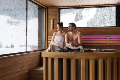 Úszómedence, Thermenhotel Krone - inklusive Felsentherme in Bad Gastein Városközpont