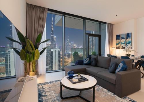 Ultimate Stay / 4 Beds / Burj Khalifa View / Ultra Modern / Business Bay, Dubai