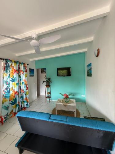 Κοινόχρηστο σαλόνι/χώρος τηλεόρασης, Kaz à Zozio - F2 au calme à Bouillante (Kaz a Zozio - F2 au calme a Bouillante) in Μποιγιάντ