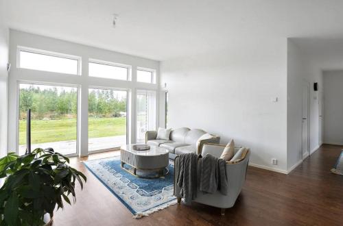 Newly Built House with Free Parking in Scenic Nature in 홀름순드