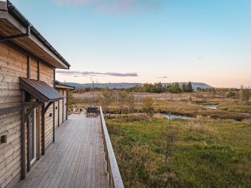 Buitenkant, Riverside Cabin - Hot Tub, Fishing and Relaxing Escape in Laugarvatn