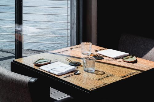 ห้องอาหาร, Hotel Vitznauerhof - Lifestyle Hideaway at Lake Lucerne in ฟิทสนาว