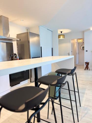 LA PROVENCE- 75m2 of Light & Charm, Modern Family apartment, Pool & private Parking near Avignon, Fully renovated with interior-architect design - Location saisonnière - Le Pontet