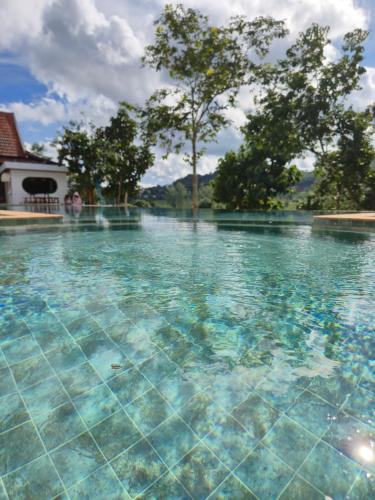 Greenhouse Retreat in Chambak