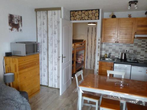 studio cabine résidence les Airelles 2 adultes 2 enfants parking casier à skis (studio cabine residence les Airelles 2 adultes 2 enfants parking casier a skis) in Les Angles