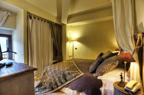 Il Poggio Country Resort Stop at Terralcantara Il Poggio to discover the wonders of Graniti. Featuring a satisfying list of amenities, guests will find their stay at the property a comfortable one. Service-minded staff will w