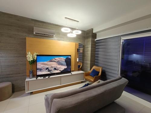 Hermoso Apartamento de 2 habitaciones en Avenida Bush