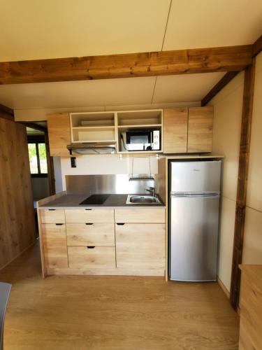 Camping Hôtel Les Airelles Montagne Ardéchoise (Camping Hotel Les Airelles Montagne Ardechoise) in 山中聖西爾格