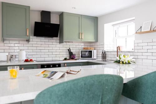 Ivy Mews - Converted Barn in Popular Village in Scalby