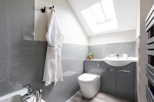 Ivy Mews - Converted Barn in Popular Village in Scalby