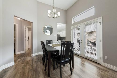 Updated, Comfortable, And Quiet Space! in Коппелл