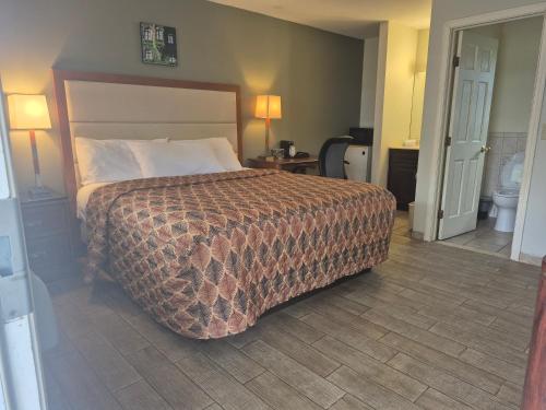 Maple leaf motel in New Milford, USA