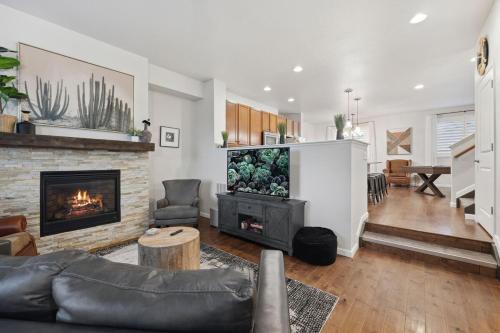 Large Central Home, Pool Table, Large Groups