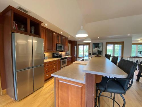 virtuve, Private Beach Hot Tub A Vacay to Remember in Niles Corners (ON)