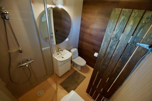 Ванна кімната, Convenient Apartment for 4 in Максамаа