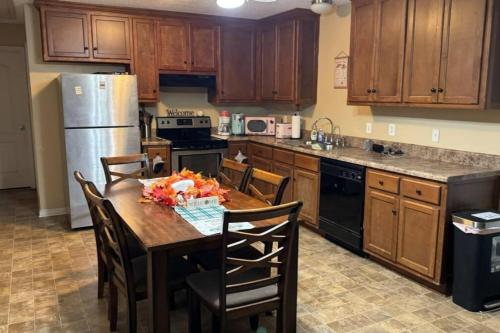 Large 2 bedroom with King Bed