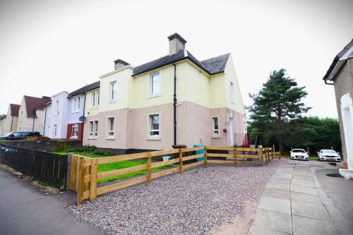 Hotelli välisilme, Perfect 4 BR flat, sleeps 8 in Chapelhall