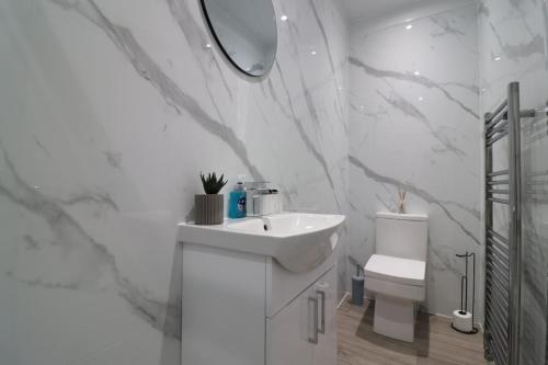 Vannituba, Perfect 4 BR flat, sleeps 8 in Chapelhall