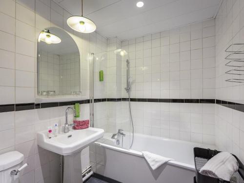 Greet Hotel Marseille Centre St Charles Room Type - Pop Twin Room