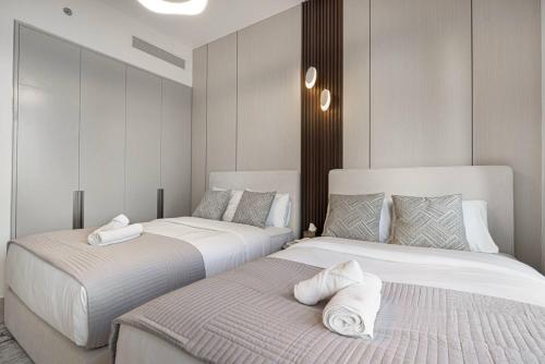 Luxury 4BR Burj View Steps from Dubai Mall - image 5