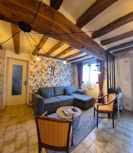 Maison plein centre gîte à louer Brain-sur-Allonnes