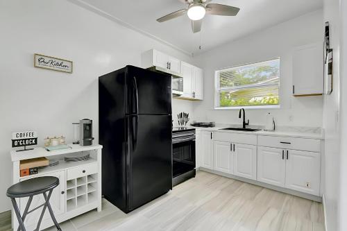 2BR 1BA Home near Nightlife and Beach in Fort Lauderdale, USA