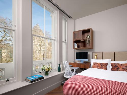 Kensington Luxury Penthouse And Studios - image 3
