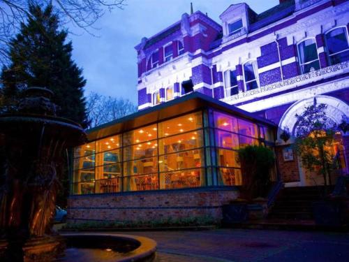 Exterior view, Liverpool Sefton Park Hotel by Dancenter in Garston
