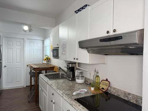 Cozy Private bedrooms Kitchen Wifi in แองเกิลวูด (NJ)