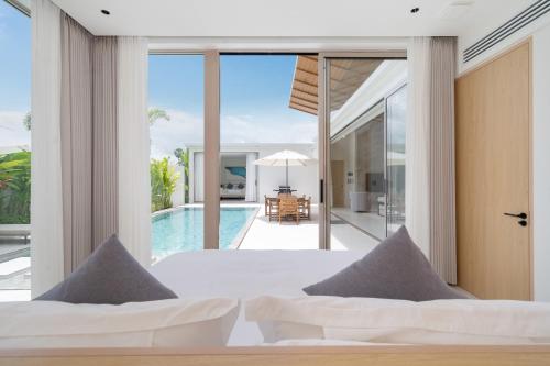 Luxury villa 3-4 bedroom near Bangtao beach in Layan