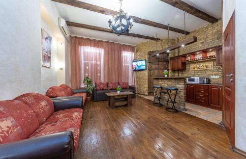 Baroque-Style Apartment in the Heart of Kyiv
