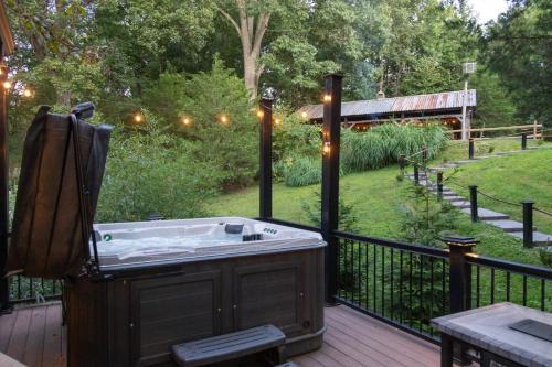 Pet-Friendly Delta Cabin w/ Private Hot Tub! in Belair (MD)