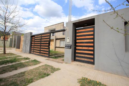 Casa comoda y espaciosa con pileta in Barrio Los Perales