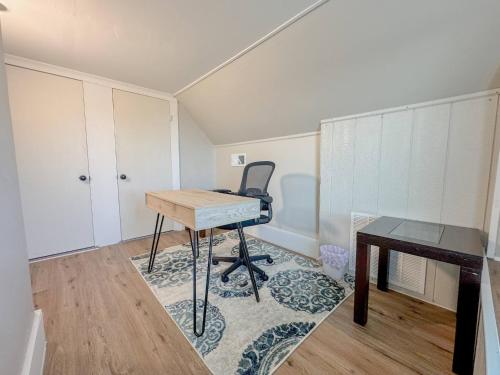 . Nashua -Queen beds - Mins to MHT - W/D in Unit -