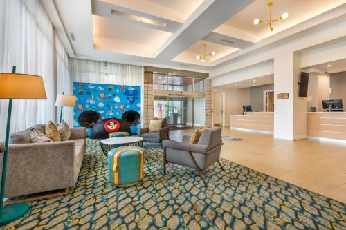 Lobby, Holiday Inn Orlando Disney Spring Area By IHG near Characters in Flight