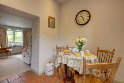 Viesnīcas āriene, ForgetMeNot Cottage in Binham