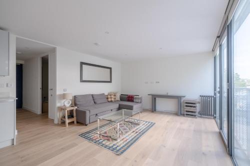 Modern 1BD Flat near River Thames Battersea! - image 14