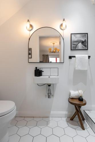 Botanic House - 3BR Home - Private Parking, Glasgow (photo 8)