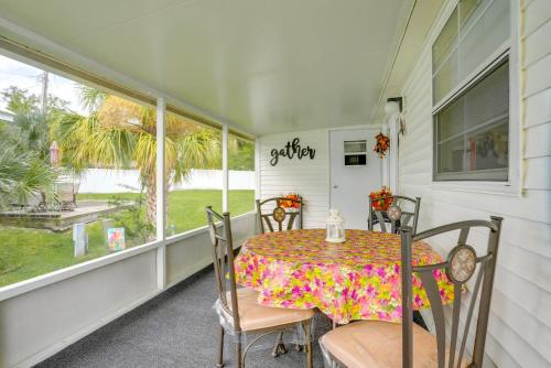 Lakeland Cottage with Pool Access and Screened Porch! in Lakeland, USA