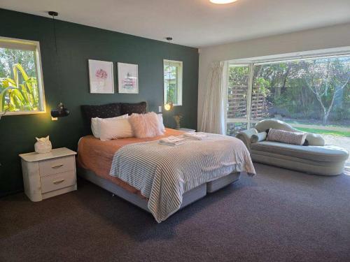 Hidden Gem of Christchurch - Sleeps 13 in Wigram