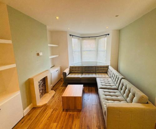 Large Bath Home - 3 Bedrooms, Sleeps 8, Bath (foto 10)