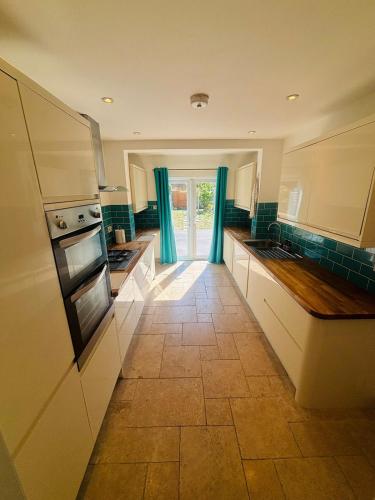 Large Bath Home - 3 Bedrooms, Sleeps 8, Bath (foto 3)