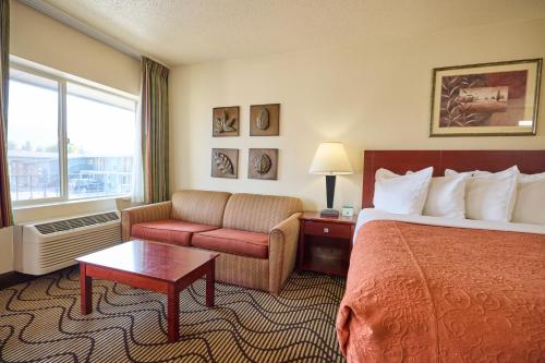 ซิมารอน อินน์ แคลแมท ฟอลล์ (Cimarron Inn Klamath Falls) in แคลมัทฟอลส์ (OR)