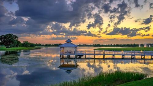 Beaches Fishing and Shopping in Lakewood Park (FL)
