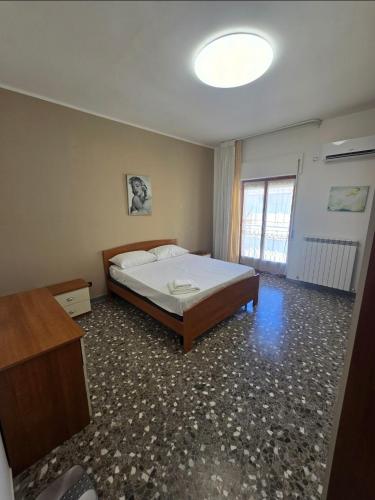 2 bedrooms, 5 beds