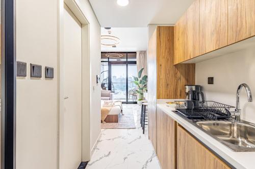 Charming Studio - Full Canal Views - 5 min walk from ADGM, Cleveland and Galleria - Perfect for Corp in Al Maryah -saari